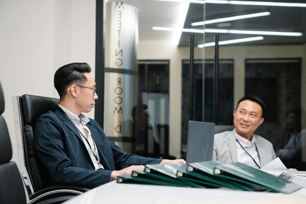 Révolution du Commerce de Luxe à l'Ère Numérique : Immergez-vous dans l'Innovation Digitale